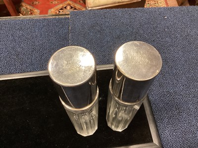 Lot 1082 - A CASED PAIR OF EARLY 20TH CENTURY HUNTING FLASKS