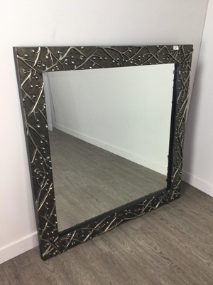 Lot 448 - A WALL MIRROR