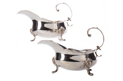 Lot 523 - A PAIR OF EDWARDIAN SILVER SAUCE BOATS