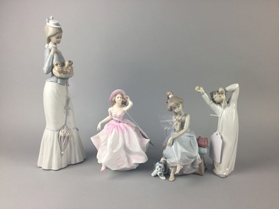 Lot 498 - A LOT OF LLADRO, ROYAL DOULTON AND COALPORT FIGURES