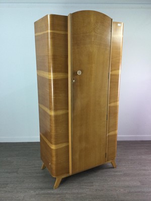 Lot 535 - A RETRO OAK WARDROBE, CHEST AND DRESSING CHEST