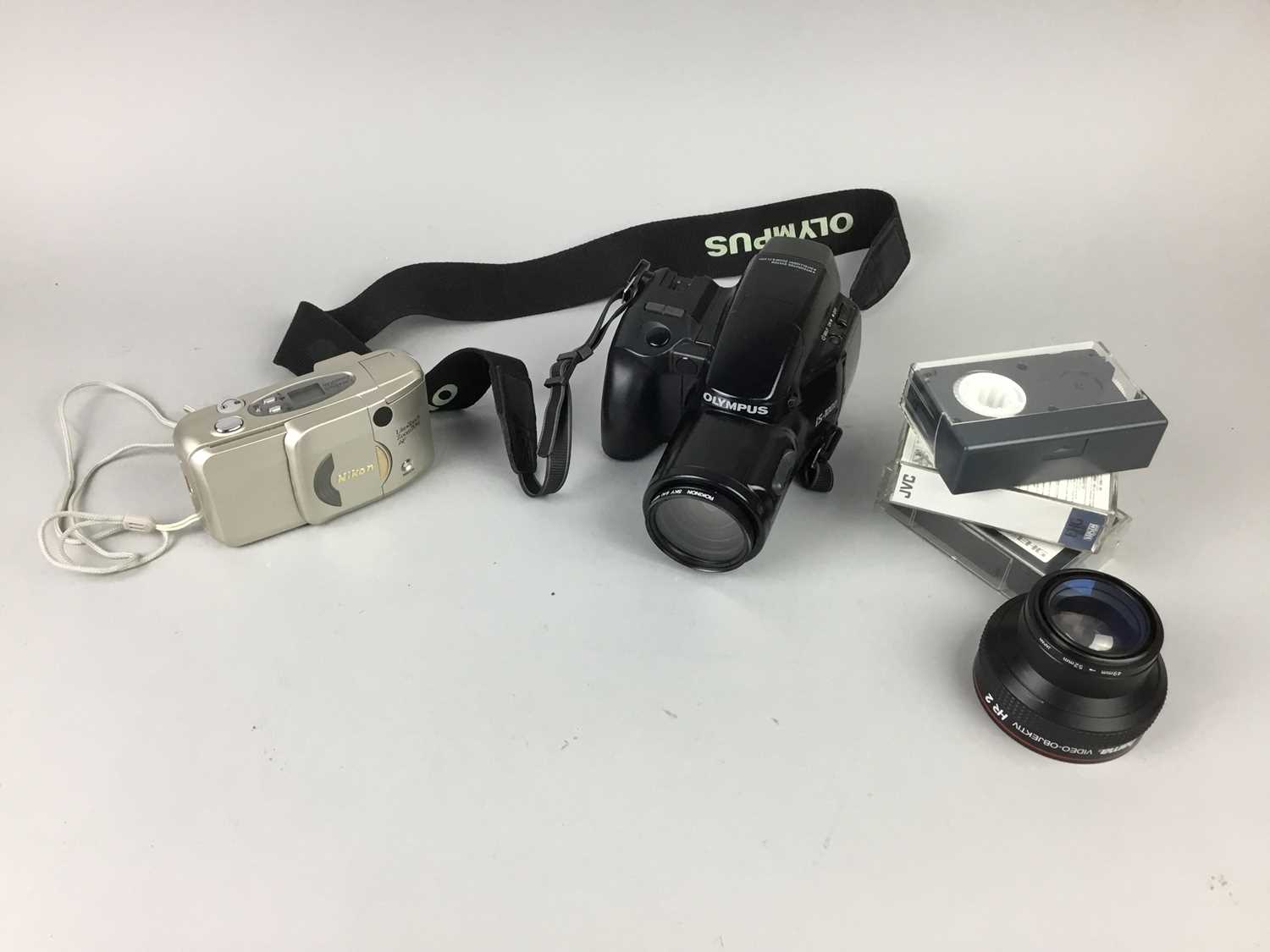 Lot 557 - AN OLYMPUS IS-1000 CAMERA