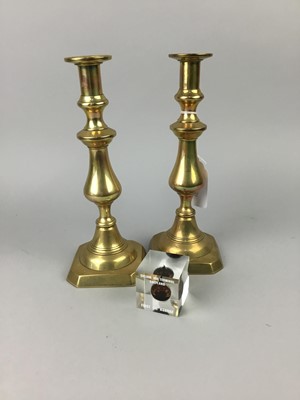 Lot 567 - A PAIR OF BRASS CANDLESTICKS ALONG WITH OTHER ITEMS