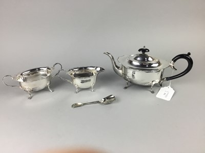 Lot 571 - AN EARLY 20TH CENTURY THREE PIECE SERVICE