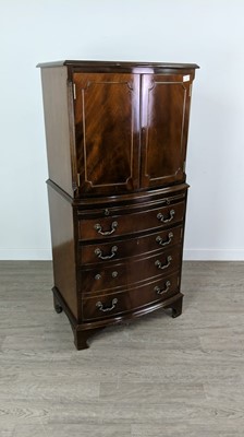 Lot 603 - A MAHOGANY REPRODUCTION DRINKS CABINET