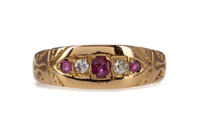 Lot 1453 - A RUBY AND DIAMOND FIVE STONE RING