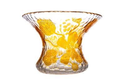 Lot 802 - AN EARLY 20TH CENTURY CAMEO GLASS VASE