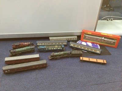 Lot 85 - A COLLECTION OF HORNBY DOUBLE O GAUGE TRACK AND TENDER