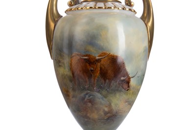 Lot 804 - A ROYAL WORCESTER VASE AND COVER BY JAMES STINTON