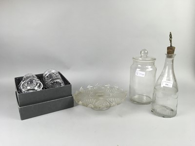 Lot 211 - A LOT OF GLASS AND CRYSTAL WARE