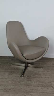 Lot 196 - A MODERN REVOLVING CHAIR