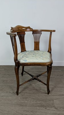 Lot 198 - AN EDWARDIAN MAHOGANY CORNER CHAIR