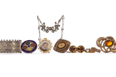 Lot 464 - A GROUP OF VICTORIAN AND OTHER JEWELLERY