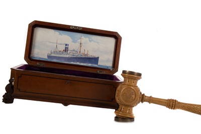 Lot 1152 - A EARLY 20TH CENTURY LAUNCH HAMMER IN CASE