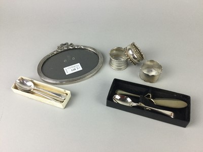 Lot 128 - A LOT OF FIVE SILVER GOLFING TEASPOONS AND OTHERS