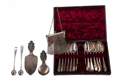 Lot 537 - A CASED SET OF VICTORIAN SILVER TEASPOONS AND SUGAR TONGS