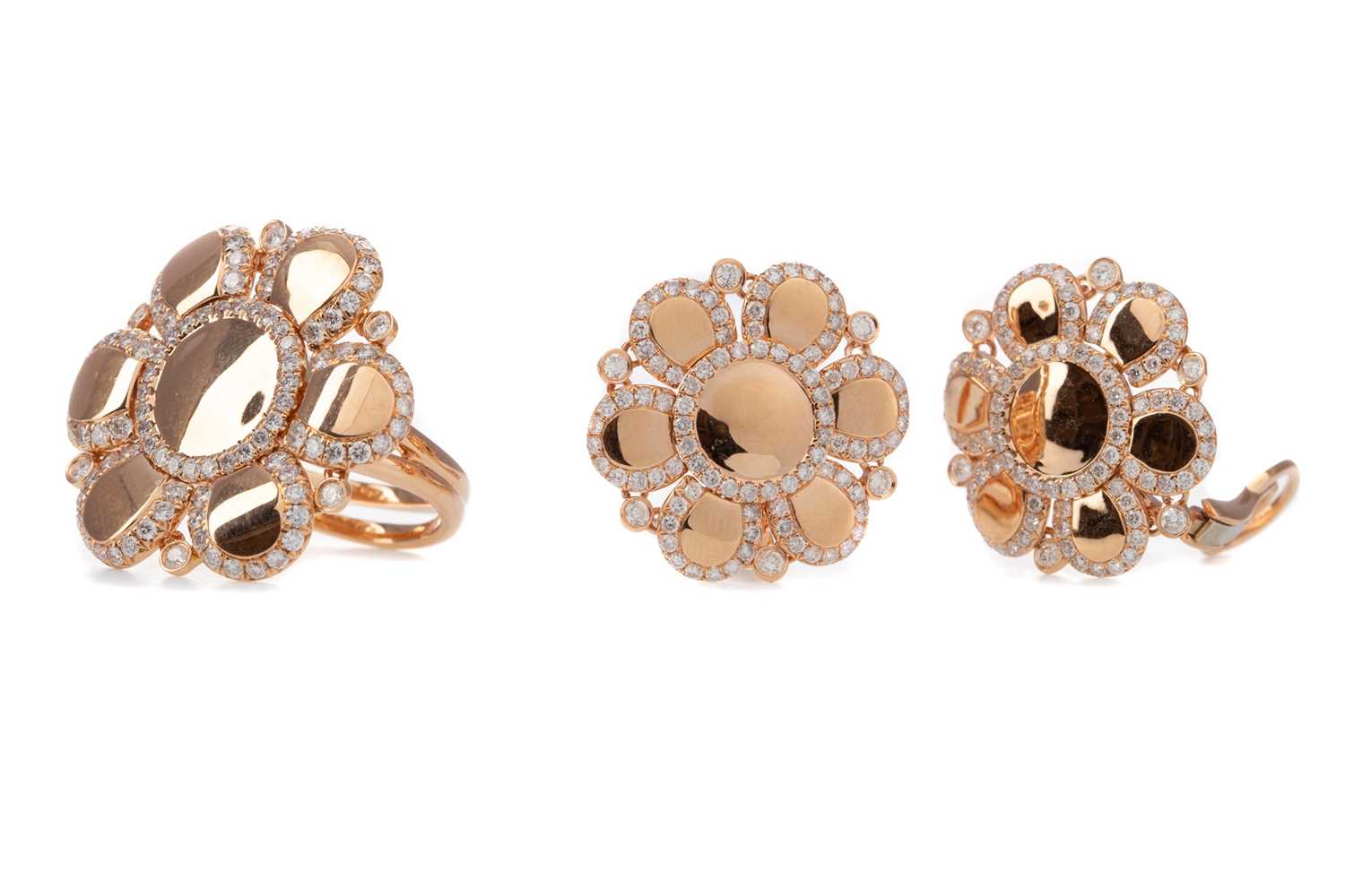 Lot 1524 - A SUITE OF ROSE GOLD AND DIAMOND SET JEWELLERY
