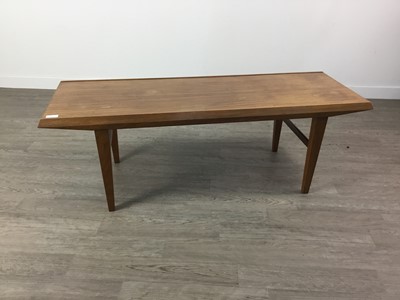 Lot 234 - A RETRO TEAK COFFEE TABLE AND A TEAK SIDE CABINET