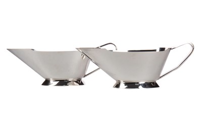 Lot 539 - A PAIR OF GEORGE V SILVER SAUCE BOATS