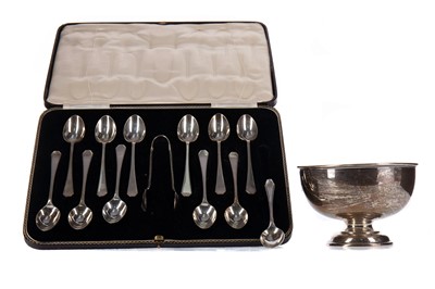 Lot 60 - A SET OF TWELVE GEORGE V SILVER TEASPOONS AND A PAIR OF SUGAR TONGS