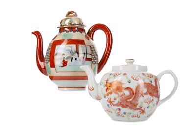 Lot 1851 - A CHINESE REPUBLIC PERIOD TEA POT AND A JAPANESE TEA POT