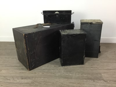 Lot 274 - A WOOD STORAGE BOX ALONG WITH THREE VINTAGE METAL AMMO TINS