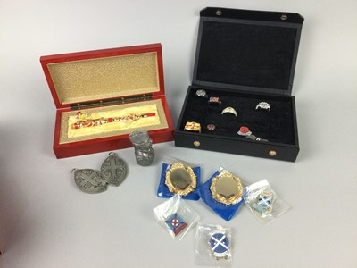 Lot 285 - A CASED CHINESE PEN AND RING SET AND OTHER ITEMS