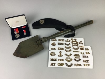 Lot 6 - A COLLECTION OF MILITARIA INCLUDING BUTTONS AND CAP BADGES