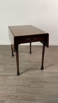 Lot 309 - A MAHOGANY PEMBROKE TABLE