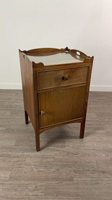 Lot 306 - A MAHOGANY TRAY TOPPED BEDSIDE CUPBOARD