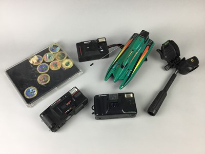 Lot 340 - A COLLECTION OF CAMERAS AND ACCESSORIES