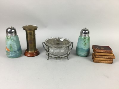 Lot 357 - A WWI CHRISTMAS 1914 TIN AND OTHER ITEMS