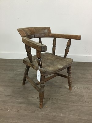 Lot 419 - AN EARLY 20TH CENTURY CHILD'S ARMCHAIR