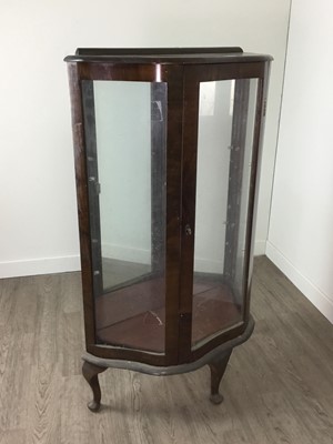 Lot 414 - A MID 20TH CENTURY WALNUT DISPLAY CABINET