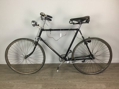 Lot 416 - A VINTAGE RALEIGH ROAD BIKE