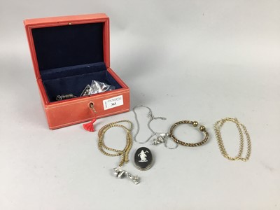 Lot 361 - A COLLECTION OF COSTUME JEWELLERY