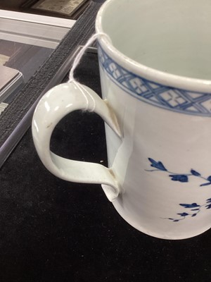 Lot 1047 - A CHINESE 18TH CENTURY EXPORT PORCELAIN MUG