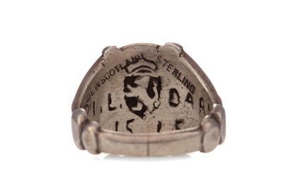Lot 418 - A COMMEMORATIVE SILVER DARNLEY MARY QUEEN OF SCOTS RING