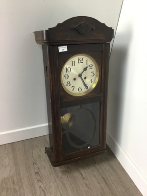 Lot 386 - AN EARLY 20TH OAK WALL CLOCK