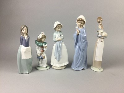 Lot 525 - A COLLECTION OF SIX LLADRO FIGURES ALONG WITH OTHER FIGURES AND A TABLE LAMP