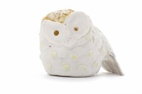 Lot 1159 - ROSEMARY WREN (1922-2013) a porcelain owl,...