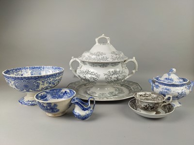 Lot 467 - A LOT OF BLUE AND WHITE CERAMICS