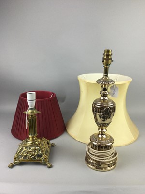 Lot 271 - A BRASS COLUMN TABLE LAMP WITH SHADE AND ANOTHER TABLE LAMP