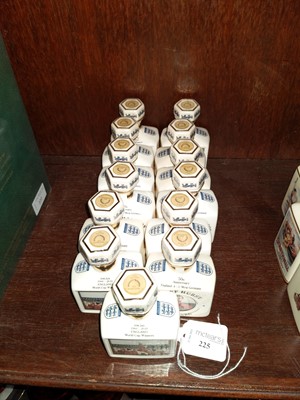 Lot 225 - ENGLAND WORLD CUP WINNERS 50TH ANNIVERSARY MINIATURE DECANTER SET (13x5cl)
