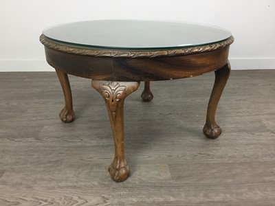 Lot 542 - A MAHOGANY CIRCULAR COFFEE TABLE