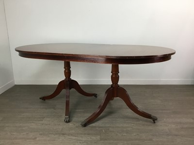 Lot 546 - A MAHOGANY DINING TABLE AND SIX CHAIRS