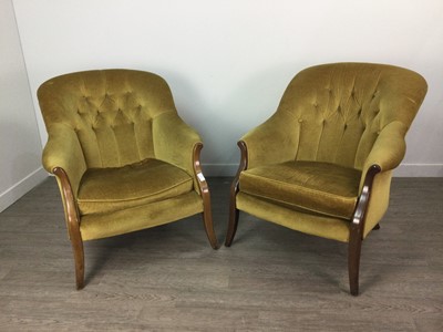 Lot 582 - A PAIR OF ARMCHAIRS