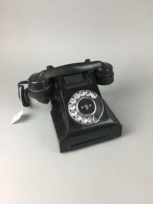 Lot 498 - A VINTAGE BLACK BAKELITE TELEPHONE