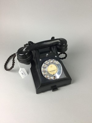 Lot 499 - A VINTAGE BLACK BAKELITE TELEPHONE