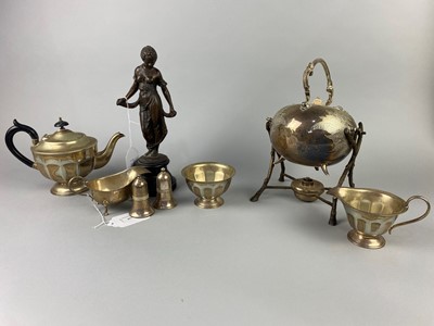 Lot 497 - A SILVER SAUCEBOAT AND OTHER ITEMS